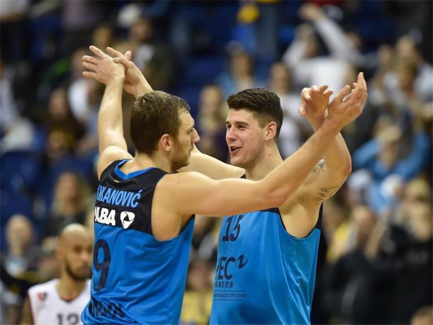 Bayreuth wahrt den Anschluss - Auch ALBA gewinnt Alba Berlin feiert einen 82:77-Auswärtserfolg in Tübingen. Foto: Klaus-Dietmar Gabbert