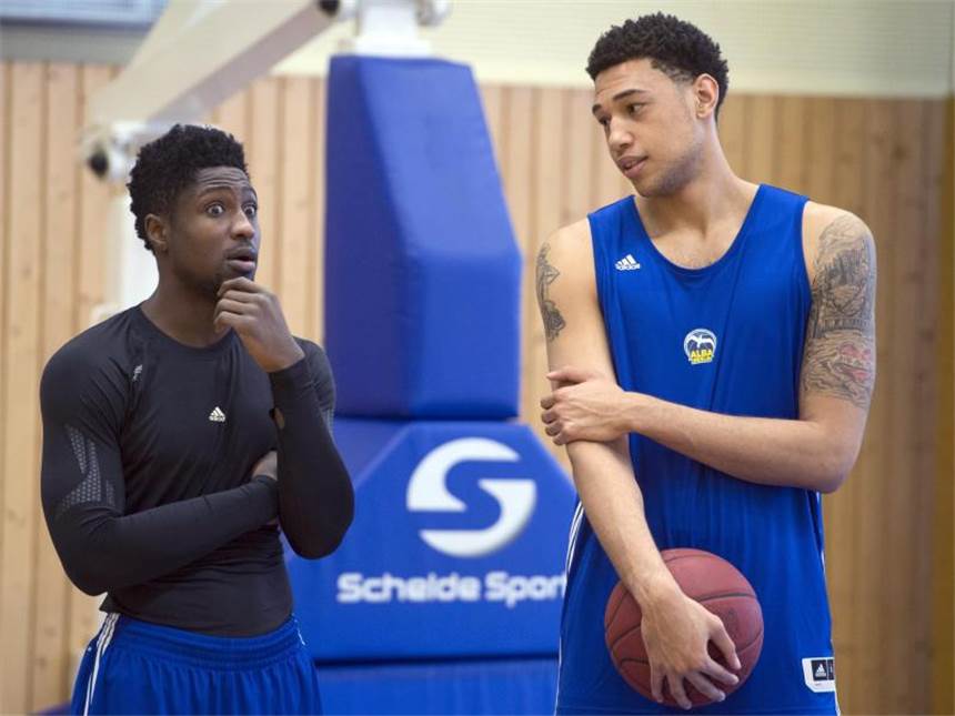 Neuzugang Ashley will ALBA «vorne und hinten» helfen ALBA-Neuzugang Brandon Ashley im Gespräch mit Point-Guard Will Cherry. Foto: Soeren Stache