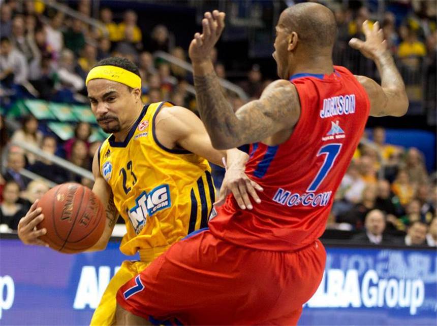 ALBA will gegen Braunschweig Weg aus der Krise finden ALBA und Dashaun Wood waren gegen Moskau chancenlos. Foto: Jörg Carstensen
