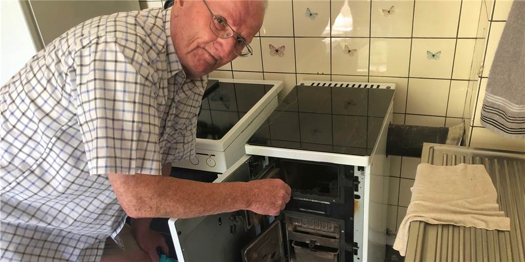 Castrop-Rauxeler sauer über teure Kohle: „Fallen Sie nicht vom Stuhl“ Albert Gottwald heizt mit Kohle.