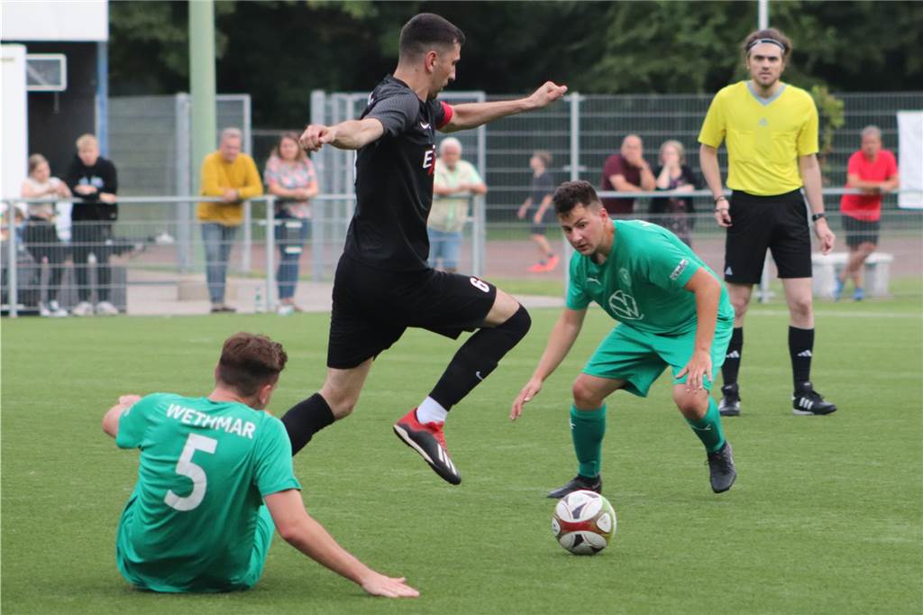 Albert Juric tanzt zur Not auch alleine alle Gegenspieler aus.