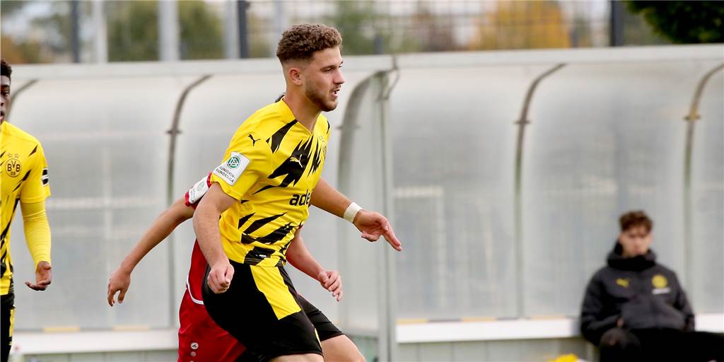 Ex-BVB-Spieler Albin Thaqi verstärkt den TuS Bövinghausen: „Hätte einen anderen Weg präferiert" Albin Thaqi am Ball in der Reserve von Borussia Dortmund.