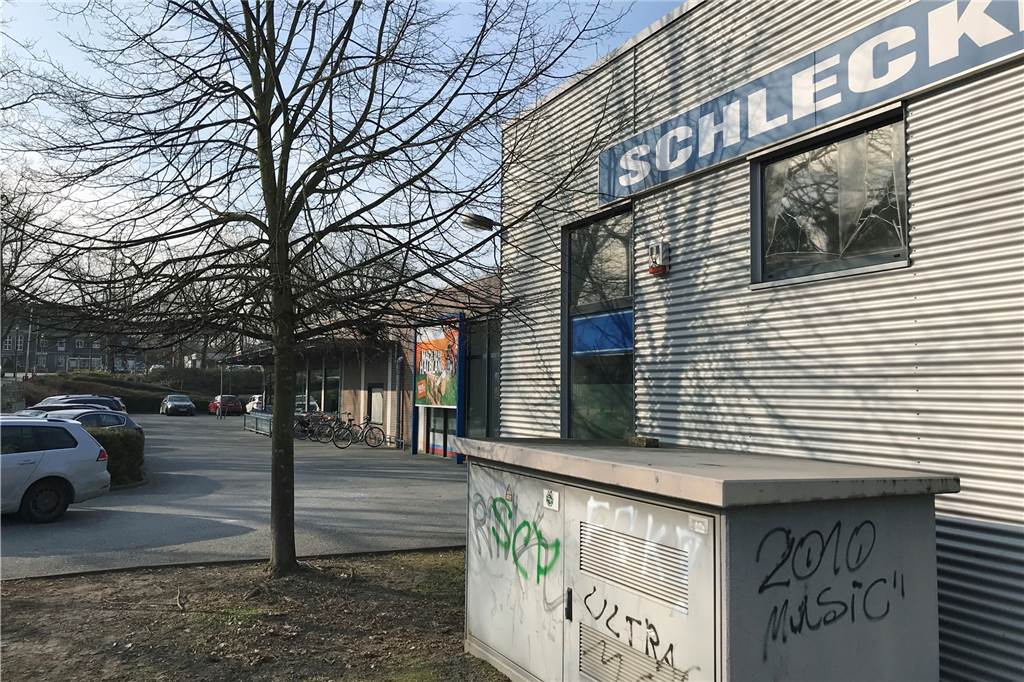 Blick auf das ehemalige Schlecker-Gebäude.