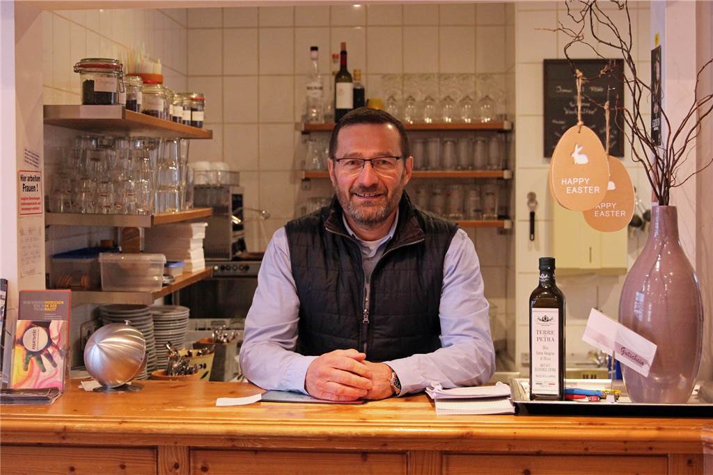 Im Il Caffé begrüßt der Chef seine Gäste selbst Aldo Segat begrüßt alle seine Gäste stets persönlich im Il Caffé.