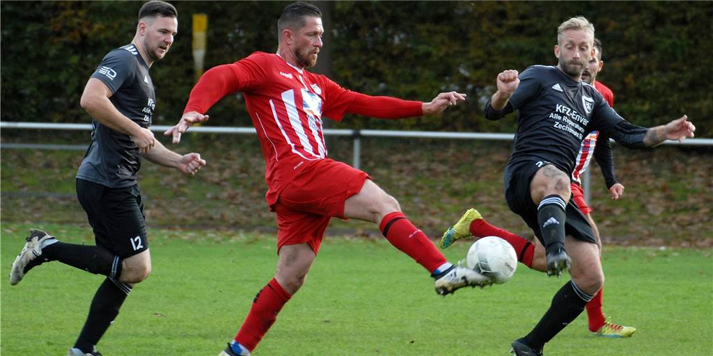 Die Abmeldung des FC RW Dorsten aus der Kreisliga A - das sagen Trainer und Spieler Aleksander Gajewski am Ball