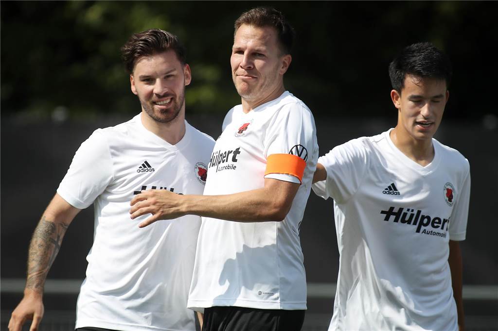 Aleksandar Djordjevic (l.) spielte bereits in der Oberliga.