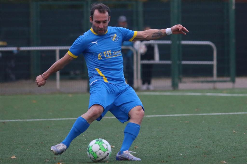 K.F. Sharri startet furios: Neuer Trainer war vor drei Jahren noch Regionalliga-Spieler Aleksi Benashvili spielte in der Vergangenheit auch für die SG Gahmen.
