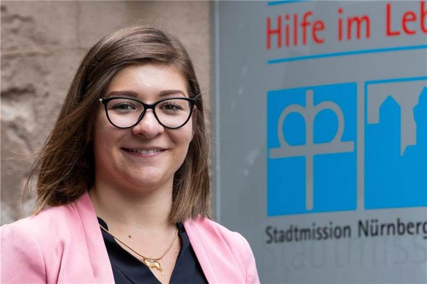 Alessia Müller macht eine Ausbildung als Kauffrau für Büromanagement bei der Stadtmission Nürnberg. Foto: Daniel Karmann