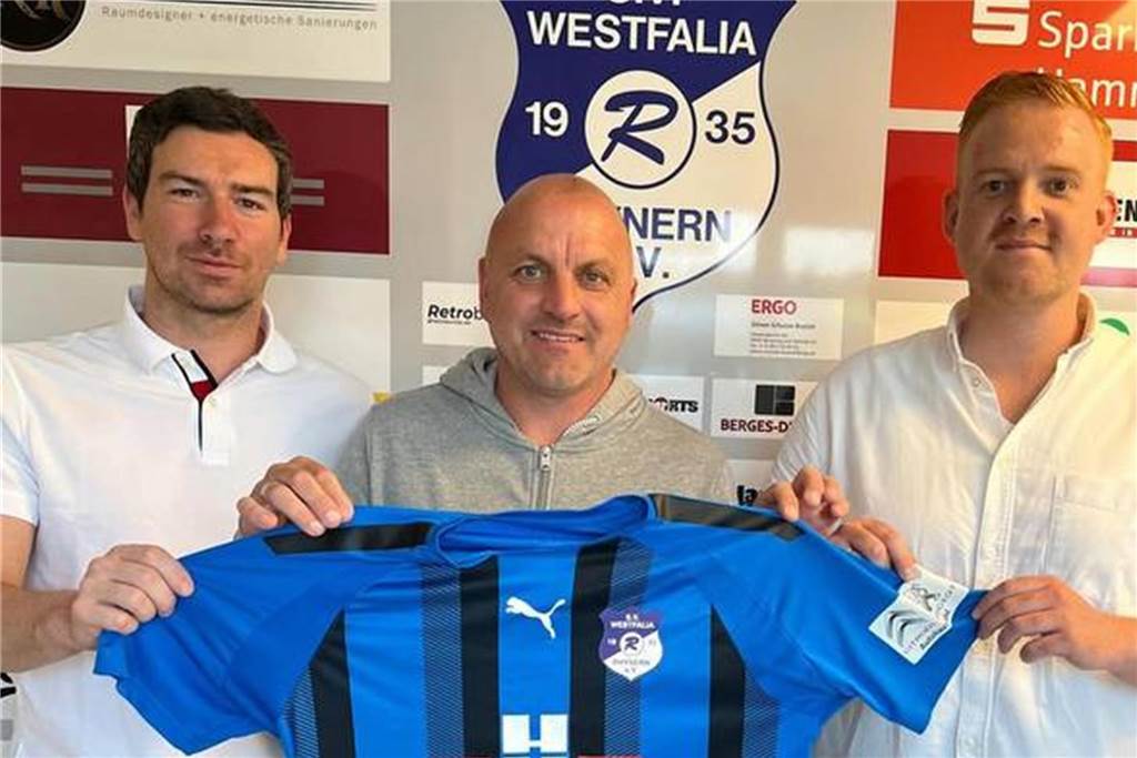 Alex Bruchhage (M.) wird neuer Coach bei Westfalia Rhynern.