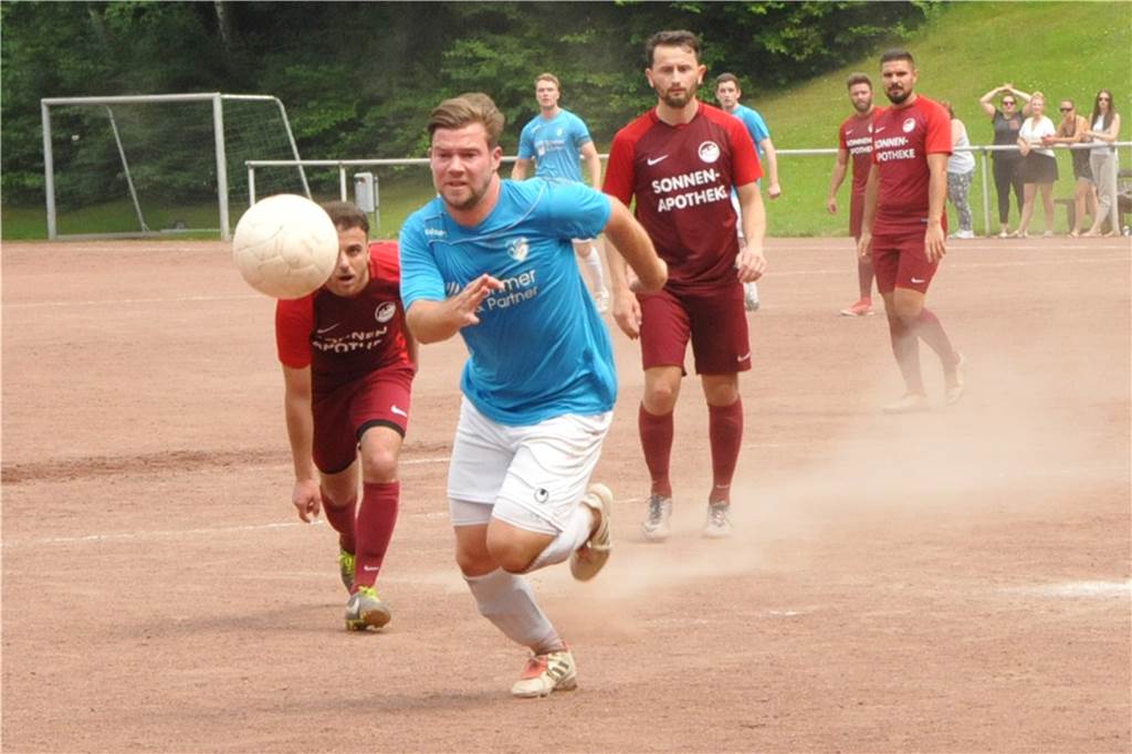 Der Kreispokal war am Wochenende eine Castrop-Rauxeler Familiensache Alex Sube im Trikot des FC Frohlinde.