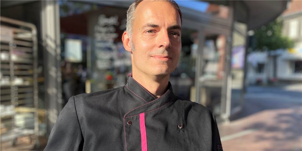 Bäckermeister Auffenberg in der Klemme: „Gottseidank nicht umgestellt“ Alexander Auffenberg führt in der vierten Generation die Bäckerei seiner Eltern in Ickern weiter. Der Vater zweier Kinder arbeitet nach eigenen Angaben 60 bis 70 Stunden in der Woche. Vor allem die Ausweitung auf inzwischen sechs Filialen sorgt für immer neue Büroaufgaben. Auffenbergs haben 65 Mitarbeiter.