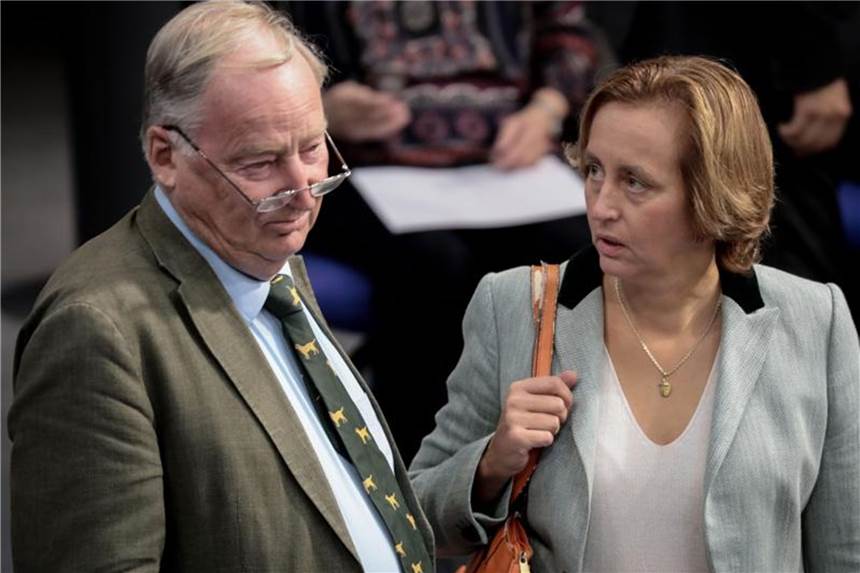 Nach Chemnitz-Demos: AfD-Mitglieder sollen vorsichtiger sein Alexander Gauland, Fraktionsvorsitzender der AfD, und Beatrix von Storch am Mittwoch im Deutschen Bundestag. Foto: Kay Nietfeld