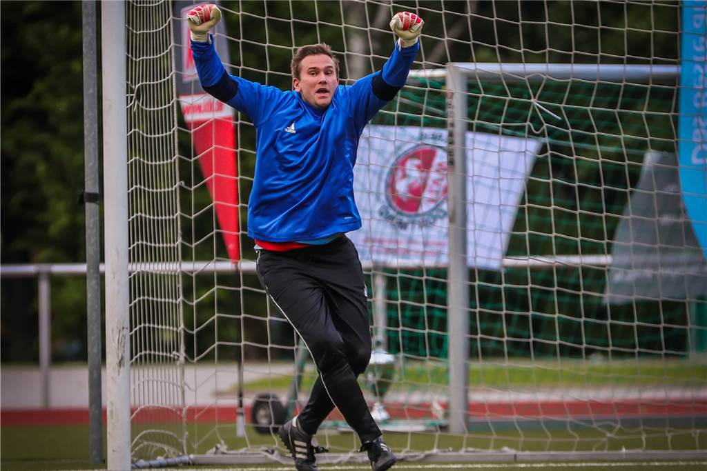 Eichlinghofen-Held Alexander Gehle hat nach dem Kreispokal-Sieg ganz besondere Zukunftspläne Alexander Gehle beim Jubeln.