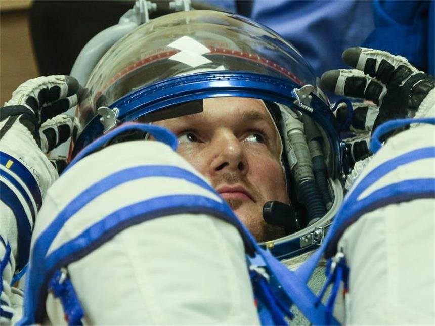 «Der Blick ist super»: Gerst nimmt Arbeit im All auf Alexander Gerst kurz vor dem Start ins All. Foto: Sergei Ilnitsky