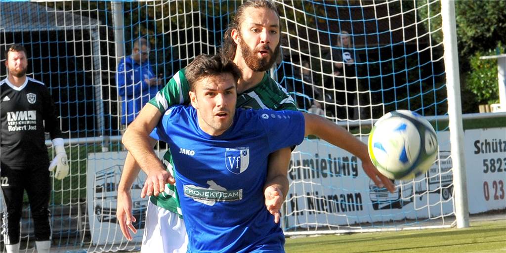 Duell bei Tabellennachbarn - nach Niederlage, die Trainer des VfL Schwerte sprachlos macht Alexander Göbel (VfL Schwerte) im Duell gegen Gevelsberg.