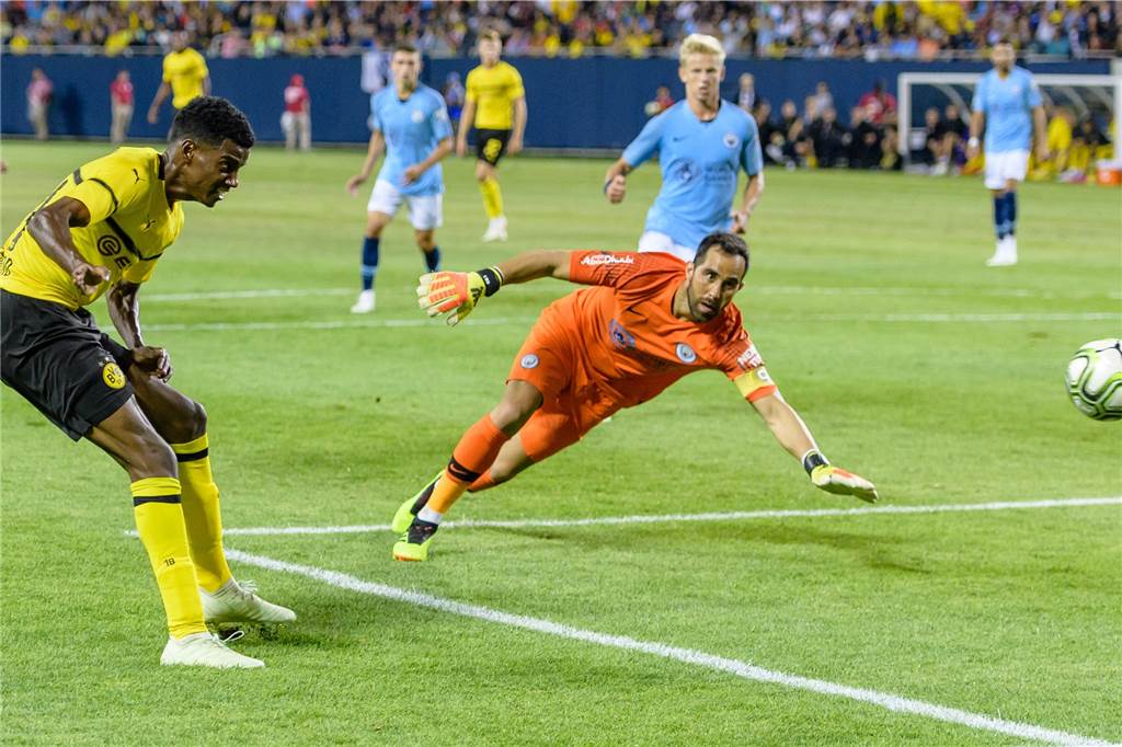 Welche Spieler verlassen den BVB am letzten Transfertag noch? Alexander Isak ist in Dortmund bislang nicht glücklich geworden.