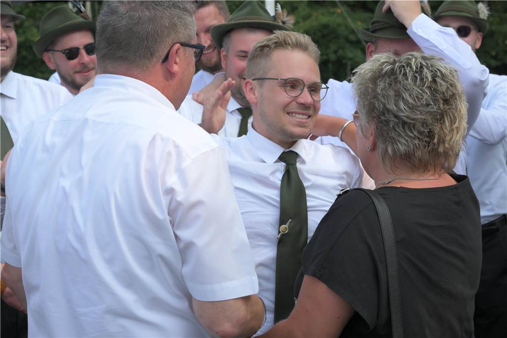 Alexander Klinke löst Jens Jacobsmeyer auf dem Thron der Bürgerschützengilde ab. 