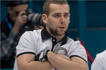 Alexander Kruschelnizki (l) holte im Curling-Mixed mit Anastassija Brysgalowa die Bronze-Medaille. Foto: Peter Kneffel