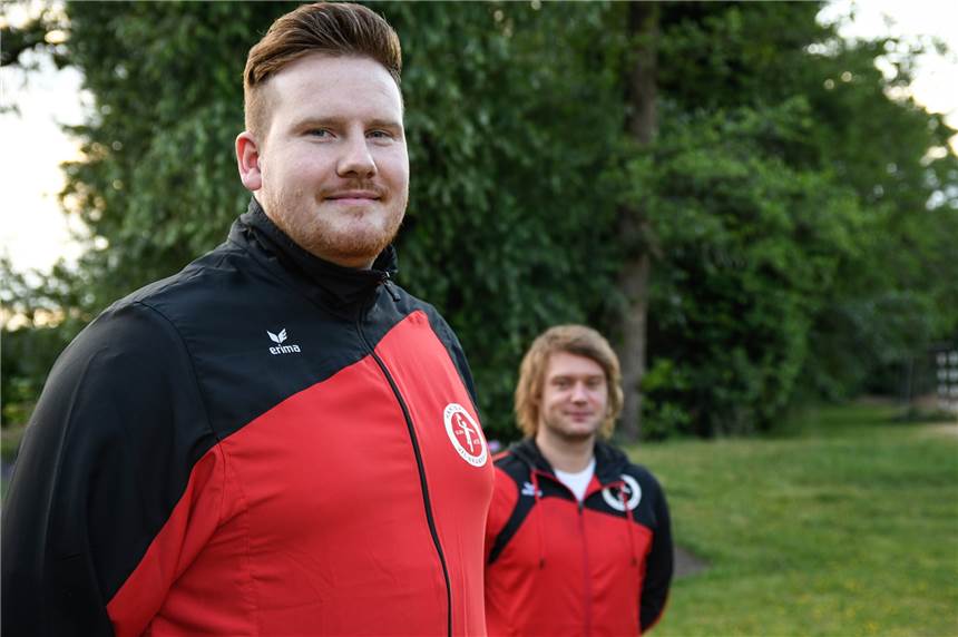 VfL Brambauer angelt sich einen Rückraum-Spieler aus der Oberliga Alexander Mazur (vorne) verstärkt das Team von Trainer Björn Grüter.
