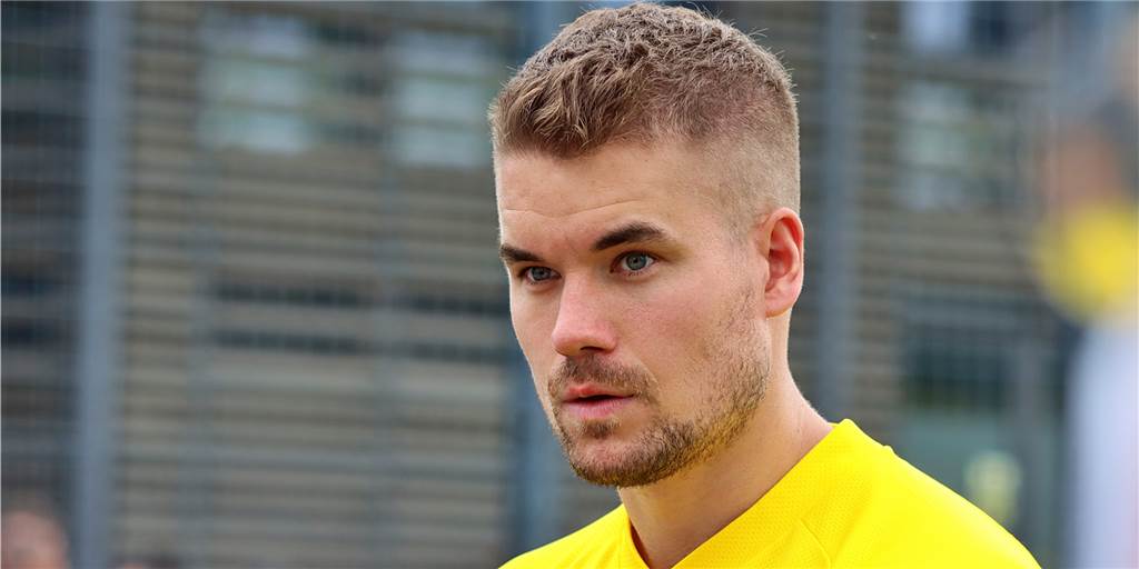 Vom Stammtorhüter zur Nummer zwei: Deswegen entschied sich Alexander Meyer für den BVB Alexander Meyer beim ersten Training für Borussia Dortmund.