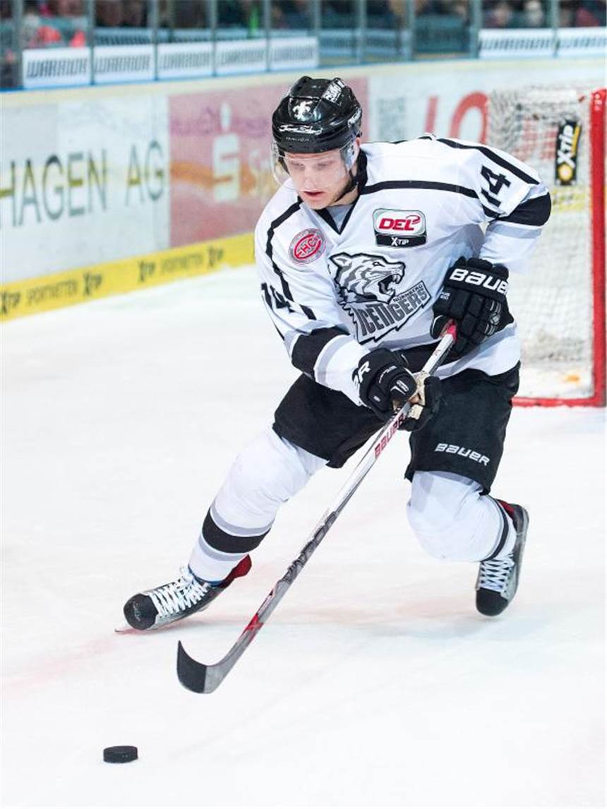 Straubing Tigers verpflichten Oblinger aus Nürnberg Alexander Oblinger wechselt von Nürnberg zu den Straubing Tigers. Foto: Marius Becker