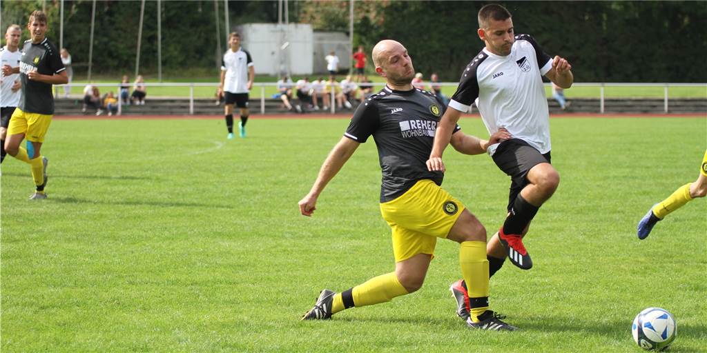 Aufstiegskampf in der Kreisliga B3 Münster (1) – ein Name wird immer wieder als Favorit genannt Alexander Reher vom SC Capelle (l.) und Patrick Broszat vom FC Nordkirchen II wollen in der Kreisliga B3 Münster eine gute Rolle spielen.