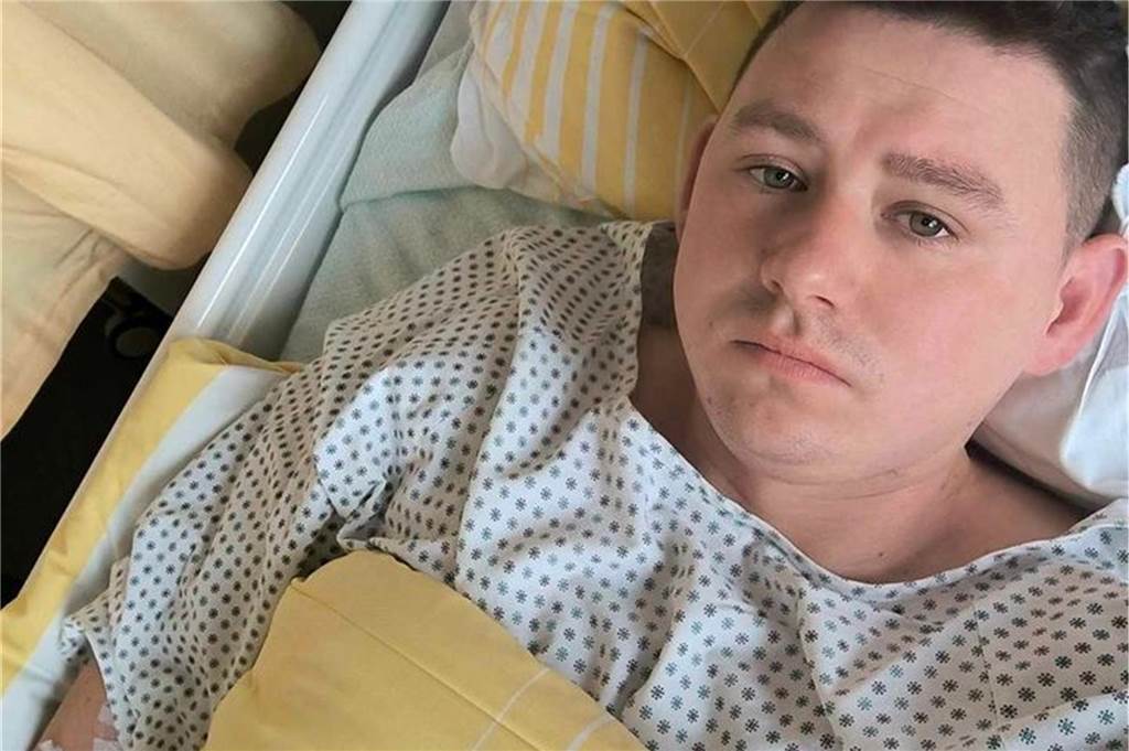 Anwalt will schwer verletztem Unfallopfer Alexander Scheidle (29) helfen Alexander Scheidle im Evangelischen Krankenhaus Castrop-Rauxel. Nach dem Roller-Unfall muss er sich dort erst einmal ein paar Tage erholen. Er brach sich vier Wirbel. Die Lunge wurde gequetscht.