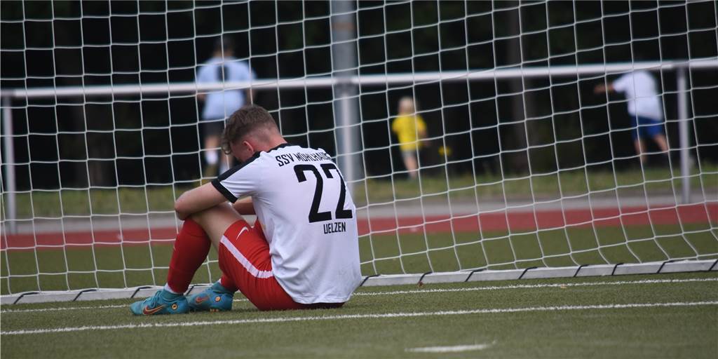 1:2-Niederlage in Eichlinghofen: Enttäuschung beim SSV Mühlhausen – und noch ein Verletzter mehr Alexander Schröder saß nach dem Spiel noch minutenlang im Fünfer. Die Enttäuschung beim SSV Mühlhausen nach der Niederlage in Eichlinghofen war groß.