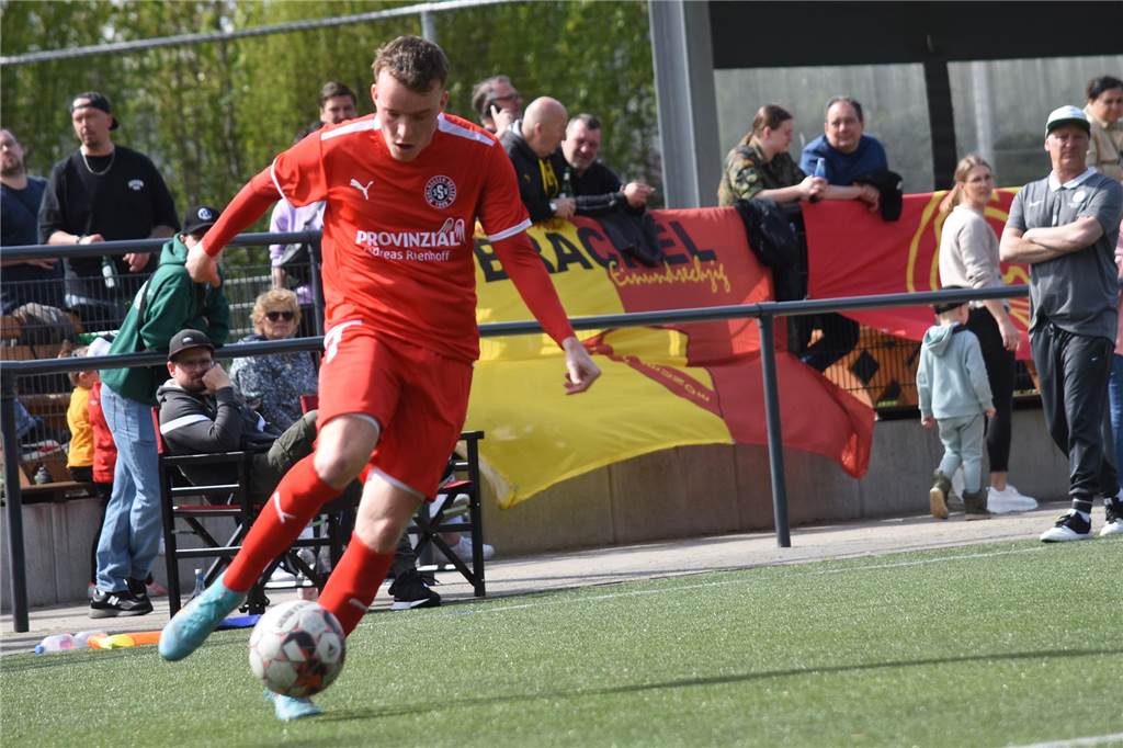 Emotionales Mühlhausen-Comeback: Klassenerhalt ist zum Greifen nah Alexander Schröder war an beiden Toren beteiligt.