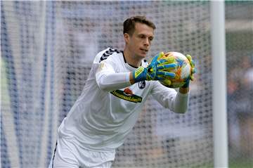 Alexander Schwolow: Schalkes neue Nummer eins - im Tor und bei der Ablöse für einen S04-Torhüter.