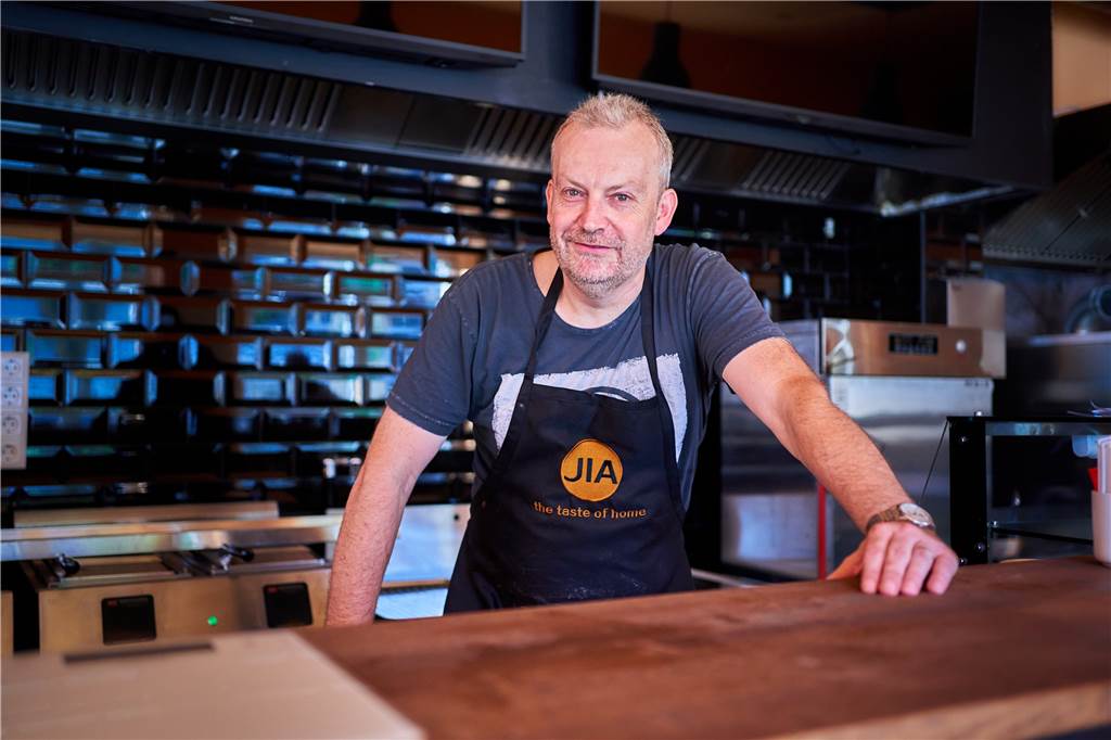 Alexander und Dorna von Kleist eröffnen ungewöhnliches Restaurant – ihr zweites in Dortmund Alexander von Kleist in seinem neuen Laden an der Kaiserstraße.