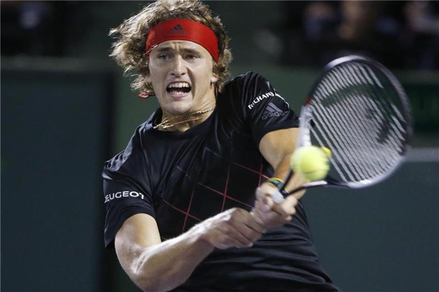 Deutsches Davis-Cup-Team in Spanien komplett Alexander Zverev muss sich für den Davis Cup auf Sand umstellen. Foto: Wilfredo Lee/AP