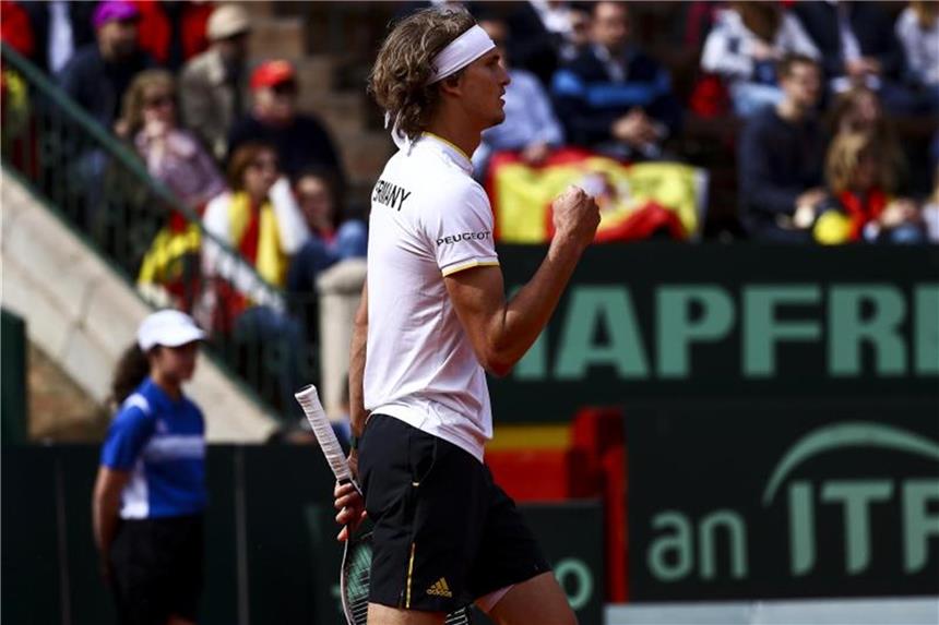 Zverev hellwach, Kohlschreiber verliert: Remis am erstem Tag Alexander Zverev setzte sich gegen David Ferrer mit 6:4, 6:2, 6:2 durch. Foto: JOSE M. FERNANDEZ DE VELASCO