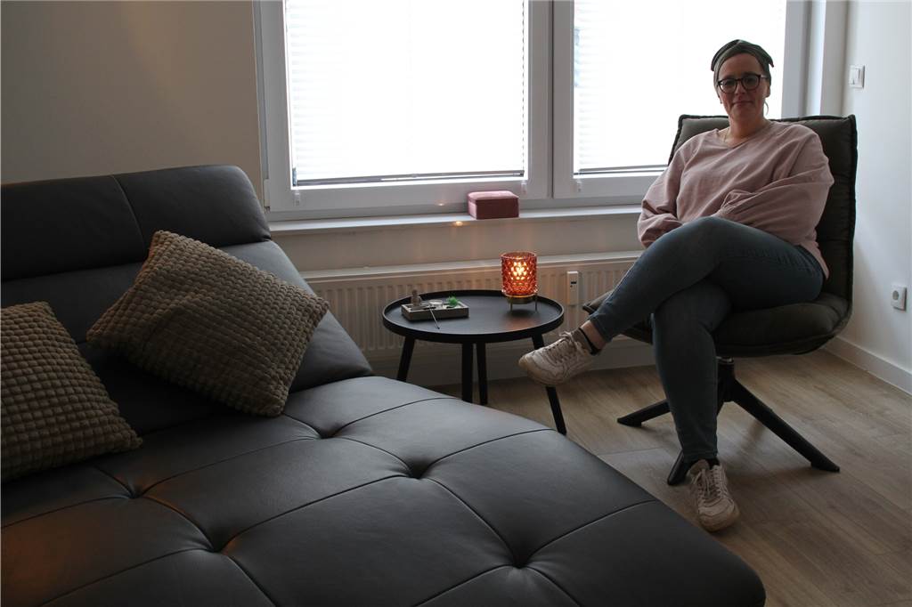 Alexandra Ahler bietet Hypnose und Life-Coaching an: „Keine Zauberei“ Alexandra Ahler behandelt die Klienten meist auf ihrer Hypnose-Liege.