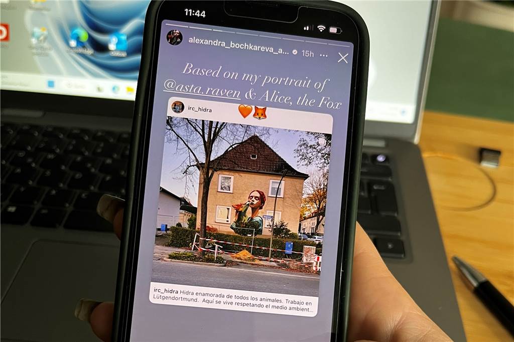 Mural-Künstlerin korrigiert die Darstellung ihres kreativen Prozesses Instagram Story von Alexandra Bochkareva