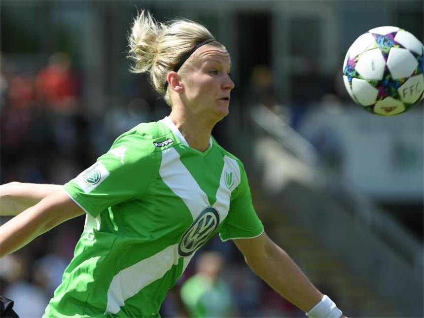 Wolfsburg und Potsdam erreichen Pokal-Viertelfinale Alexandra Popp brachte den VfL Wolfsburg auf die Siegerstraße. Foto: Arne Dedert