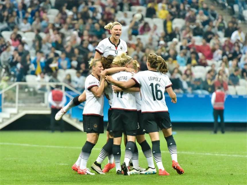 DFB-Frauen wollen im Halbfinale «bis zum Schluss kämpfen» Alexandra Popp (oben) und die DFB-Frauen wollen ins Finale. Foto: Juca Rodrigues/Framephoto