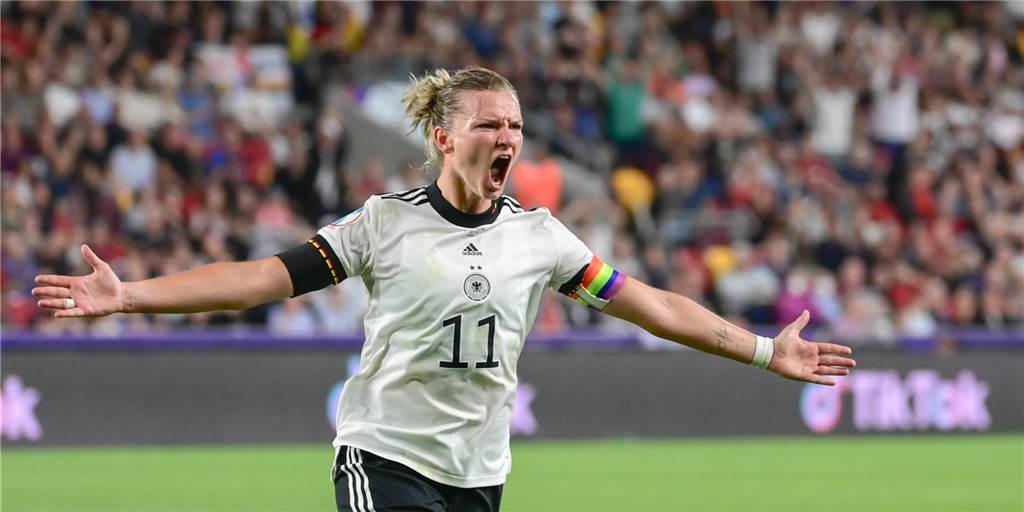 Castrop-Rauxeler Fußballerin spielte zusammen mit Alexandra Popp - Kontakt besteht noch immer Alexandra Popp war einst Teamkollegin einer Castrop-Rauxeler Fußballerin.