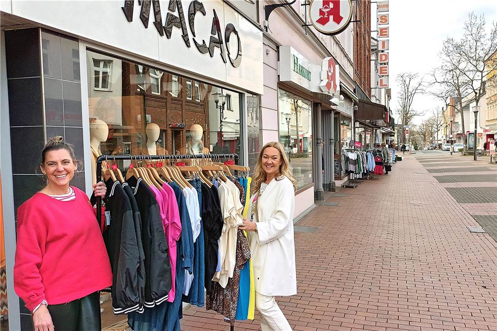 Beste Freundinnen feiern 30 Jahre der Boutique Macao in Hombruch Boutique Macao auf der Harkortstraße in Hombruch