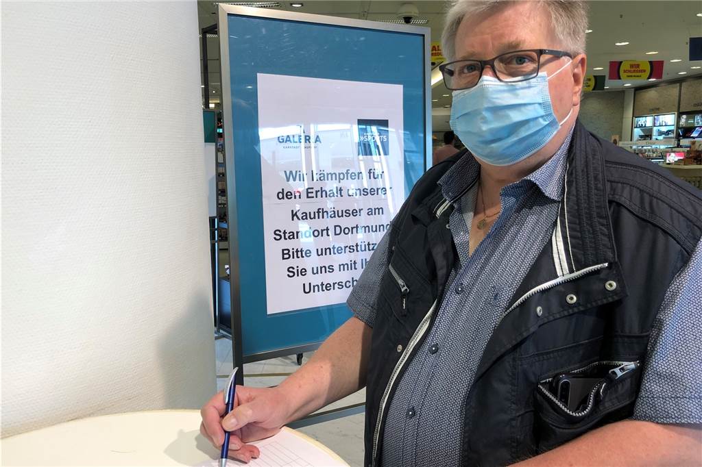 Abverkauf im Kaufhof läuft: „Mussten das mit eigenen Augen sehen“ Unterschriften für den Erhalt von Galeria Kaufhof in Dortmund