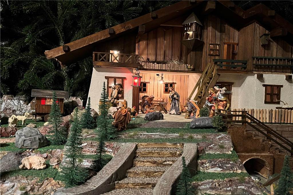 Heimatverein zeigt im Heimathaus Krippen aus Israel und dem Münsterland Krippenlandschaft aus Südtirol