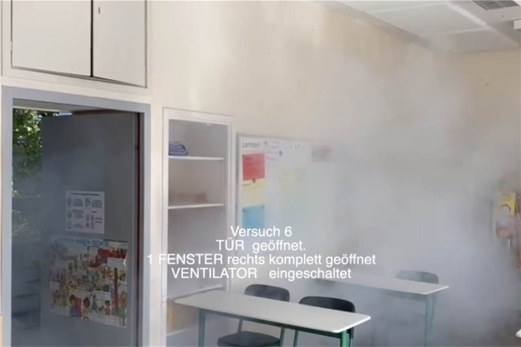 Lüftungsversuche mit Verstärkung aus Gießen in zweiter Runde gestartet Alfred Mennekes hatte bereits Anfang November in einem leeren Klassenzimmer der Paulus-van-Husen-Schule Lüftungsversuche durchgeführt.
