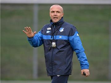 Alfred Schreuder hat seinen Vertrag als Co-Trainer bei 1899 Hoffenheim bis 2019 verlängert. Foto: Wolfram Kastl