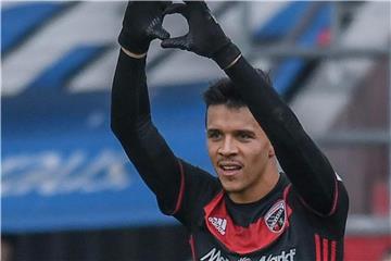 Alfredo Morales jubelt in einem Spiel für Ingolstadt nach seinem Treffer. Foto: Armin Weigel/Archiv