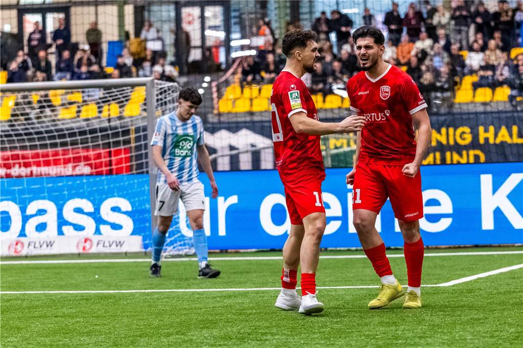 Krimi zwischen ASC 09 und Türkspor im Halbfinale: Westfalia Huckarde stürmt ins Endspiel Ali-Bey Yilmaz (r.) schoss Türkspor Dortmund ins Finale der Dortmunder Hallenstadtmeisterschaft.