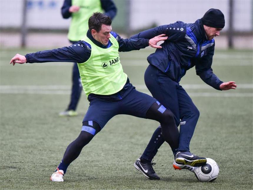 Offensivspieler Ibrahimaj wechselt nach Sandhausen Ali Ibrahimaj (r) trainiert bei Waldhof Mannheim mit Hanno Balitsch. Foto: Uwe Anspach