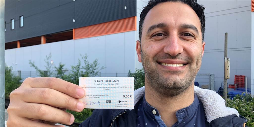 Erster Tag mit 9-Euro-Ticket: „Wir haben niemanden stehen lassen müssen“ Ali Kleit hat eins: Mit dem 9-Euro-Ticket fuhr er am Mittwoch von Hörde nach Unna.