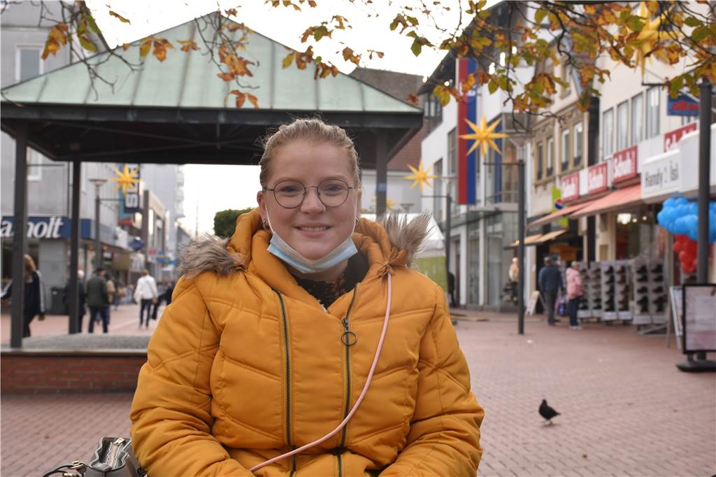 Alicia Krings vermeidet größere Treffen mit Freunden, geht aber wieder ins Fußballstadion.