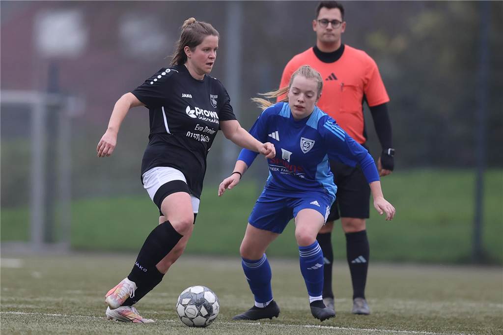 Systemänderung gelingt beim PSV Bork dank Alina Lübbers Alina Lübbers dribbelt an einer Gegenspielerin vorbei.