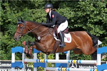 Alina Sparwel auf Ma Petite bei der Deutschen Jugendmeisterschaft